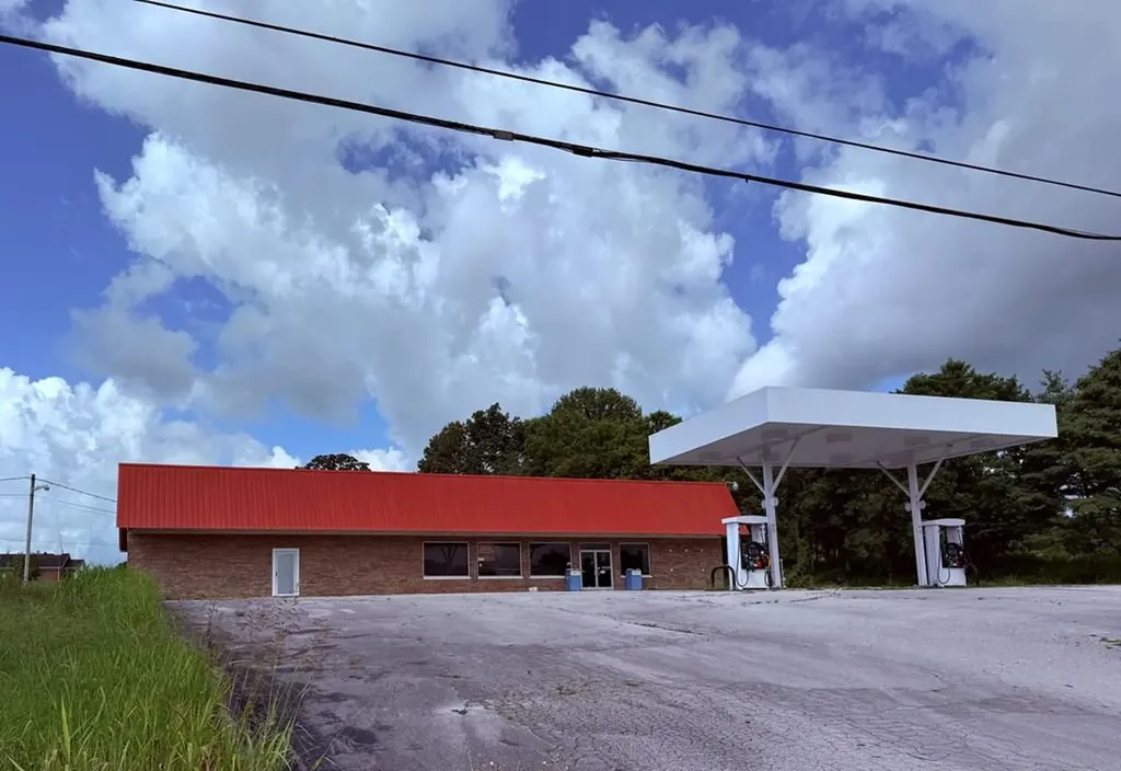 3714 NW Mcminnville Highway Smithville TN 37166