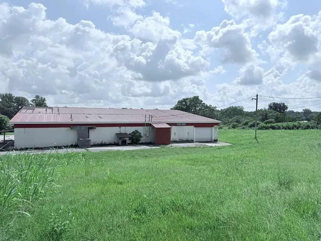 3714 NW Mcminnville Highway Smithville TN 37166