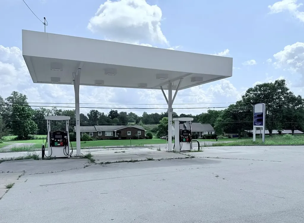 3714 NW Mcminnville Highway Smithville TN 37166