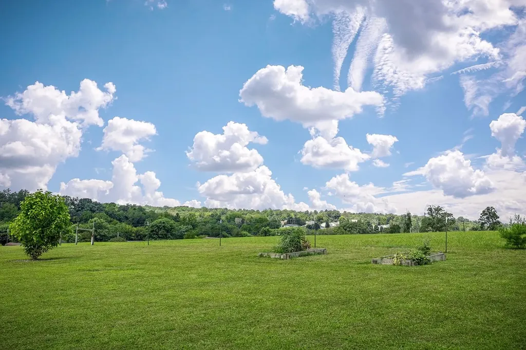 3701 Carlisle Cookeville TN 38501