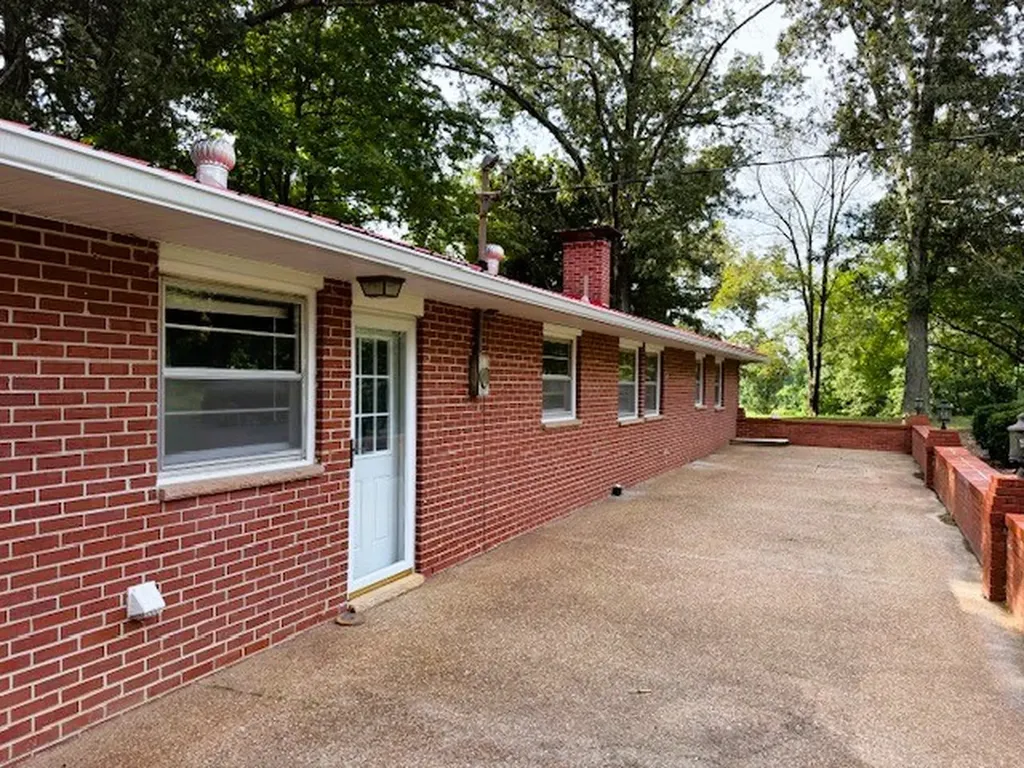 1873 Francis Ferry Road Mcminnville TN 37110