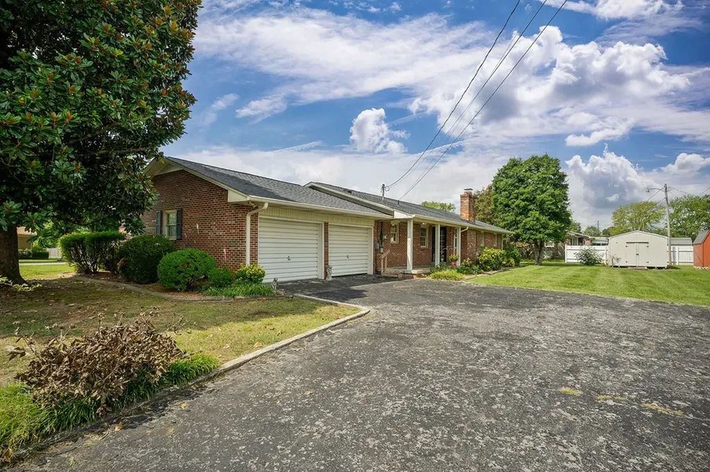 801 Iris Street Cookeville TN 38501-3834