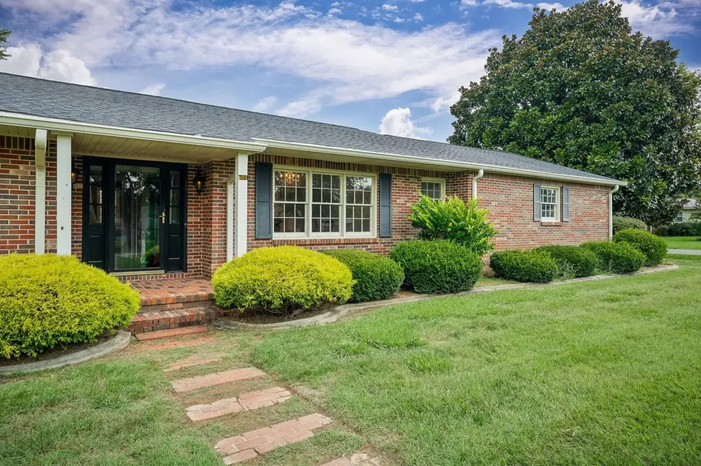 801 Iris Street Cookeville TN 38501-3834