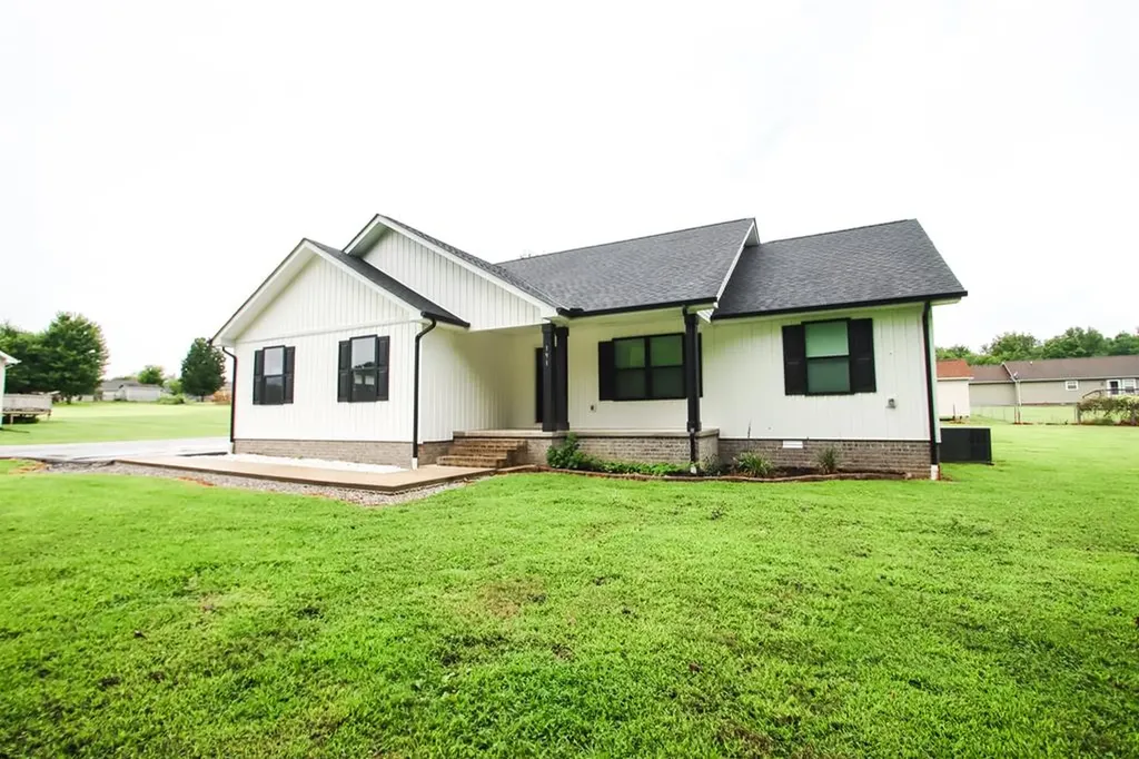 191 Rustling Oaks Sparta TN 38583