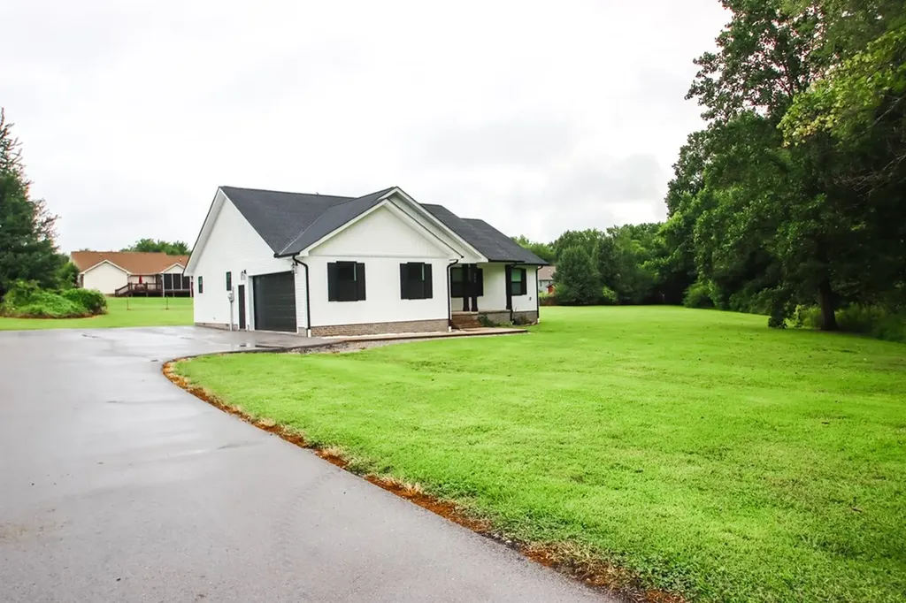 191 Rustling Oaks Sparta TN 38583