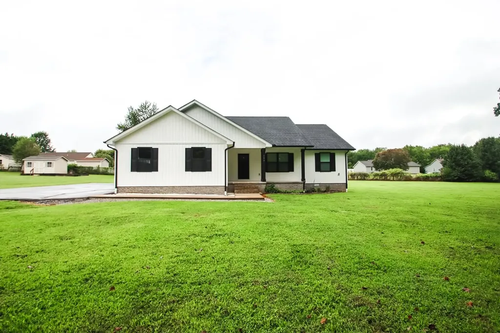 191 Rustling Oaks Sparta TN 38583