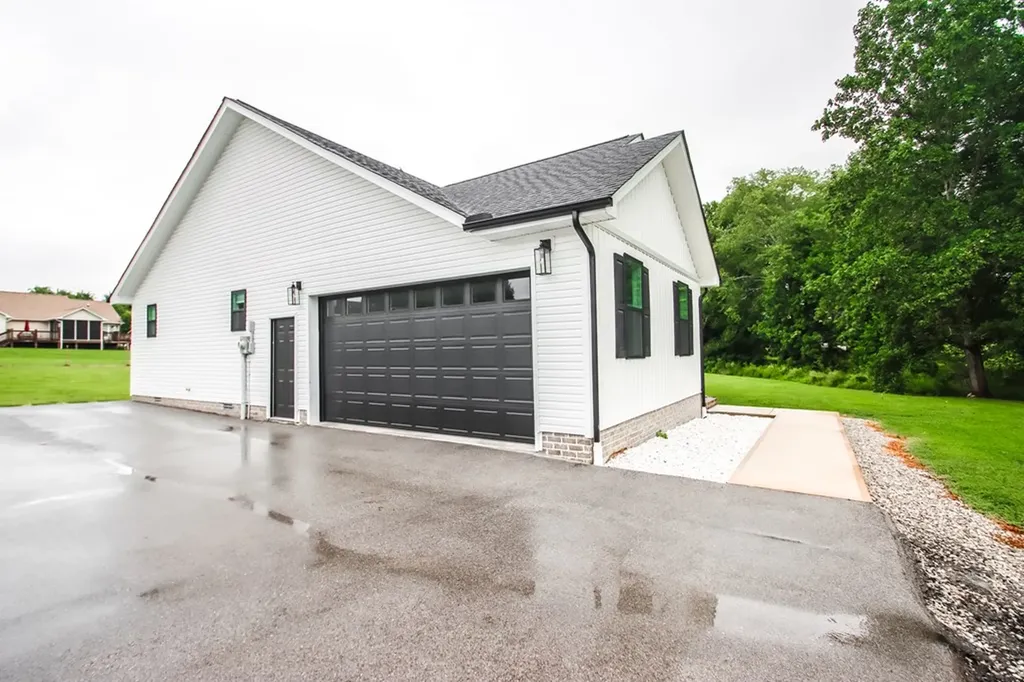 191 Rustling Oaks Sparta TN 38583