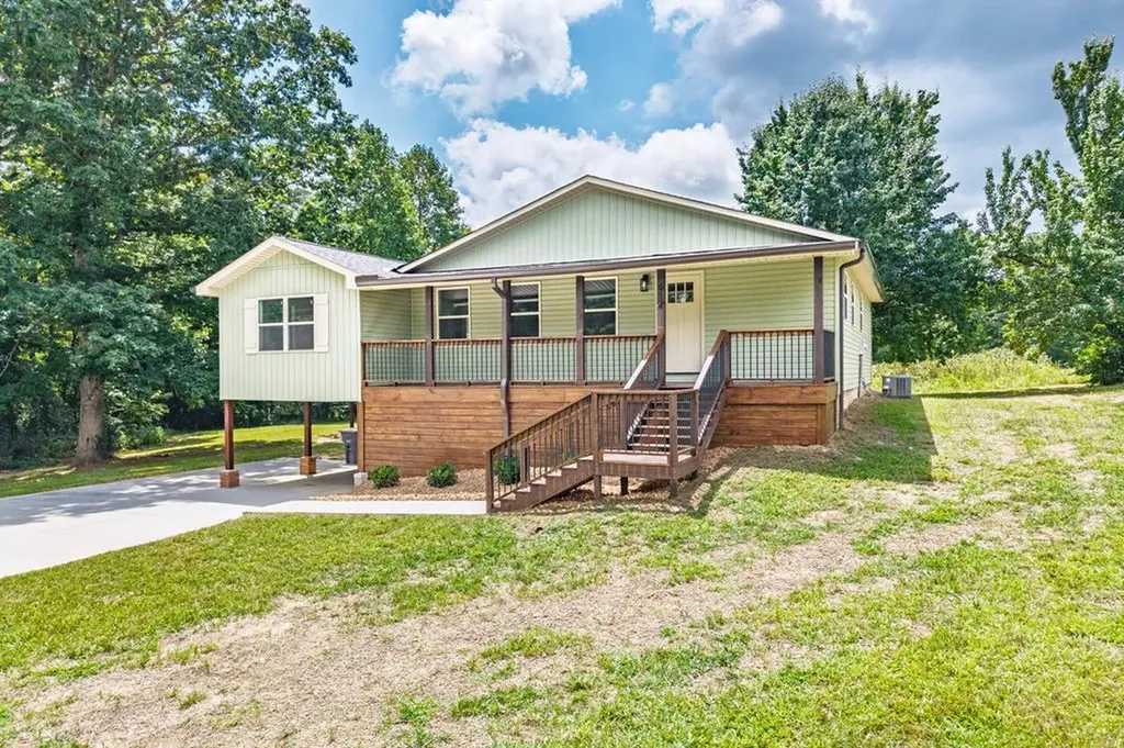 912 Jackson Avenue Monterey TN 38574-1632