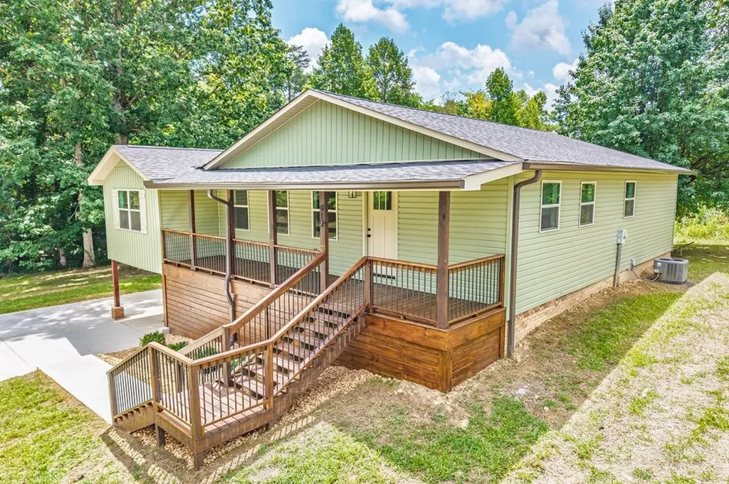 912 Jackson Avenue Monterey TN 38574-1632