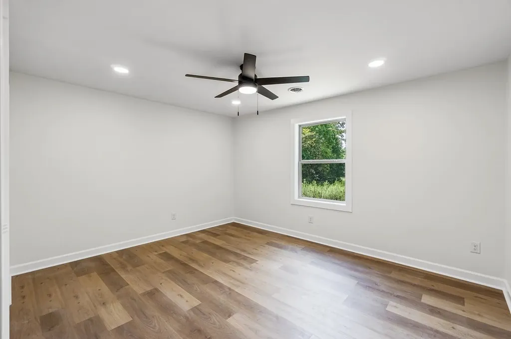 912 Jackson Avenue Monterey TN 38574-1632