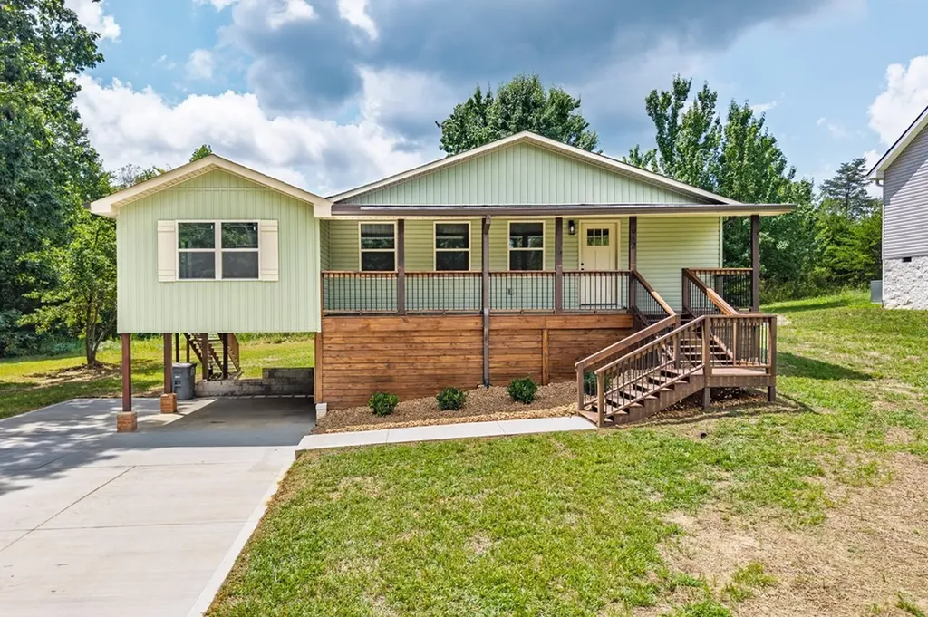 912 Jackson Avenue Monterey TN 38574-1632