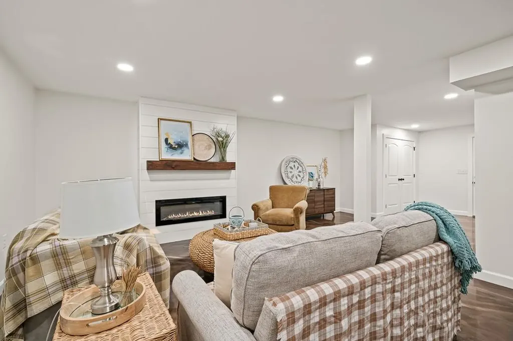 912 Jackson Avenue Monterey TN 38574-1632