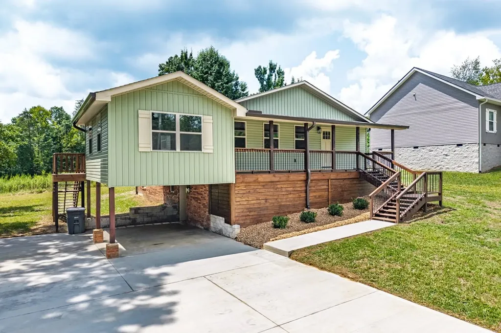 912 Jackson Avenue Monterey TN 38574-1632