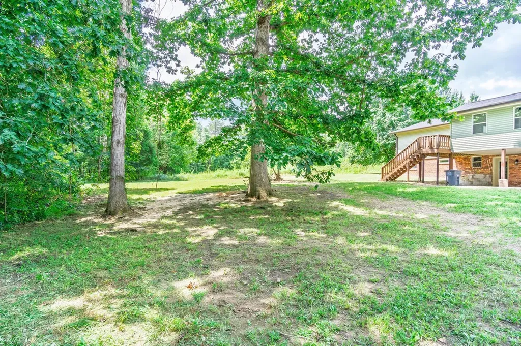 912 Jackson Avenue Monterey TN 38574-1632