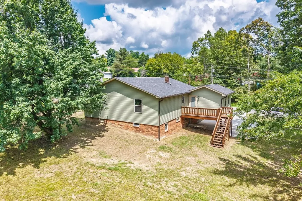 912 Jackson Avenue Monterey TN 38574-1632