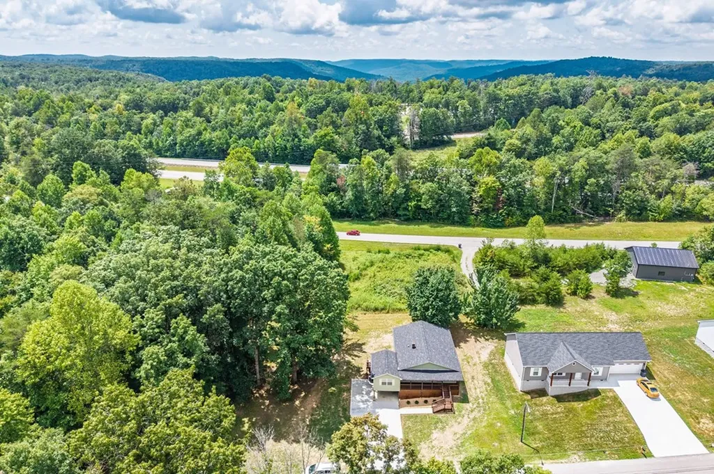 912 Jackson Avenue Monterey TN 38574-1632