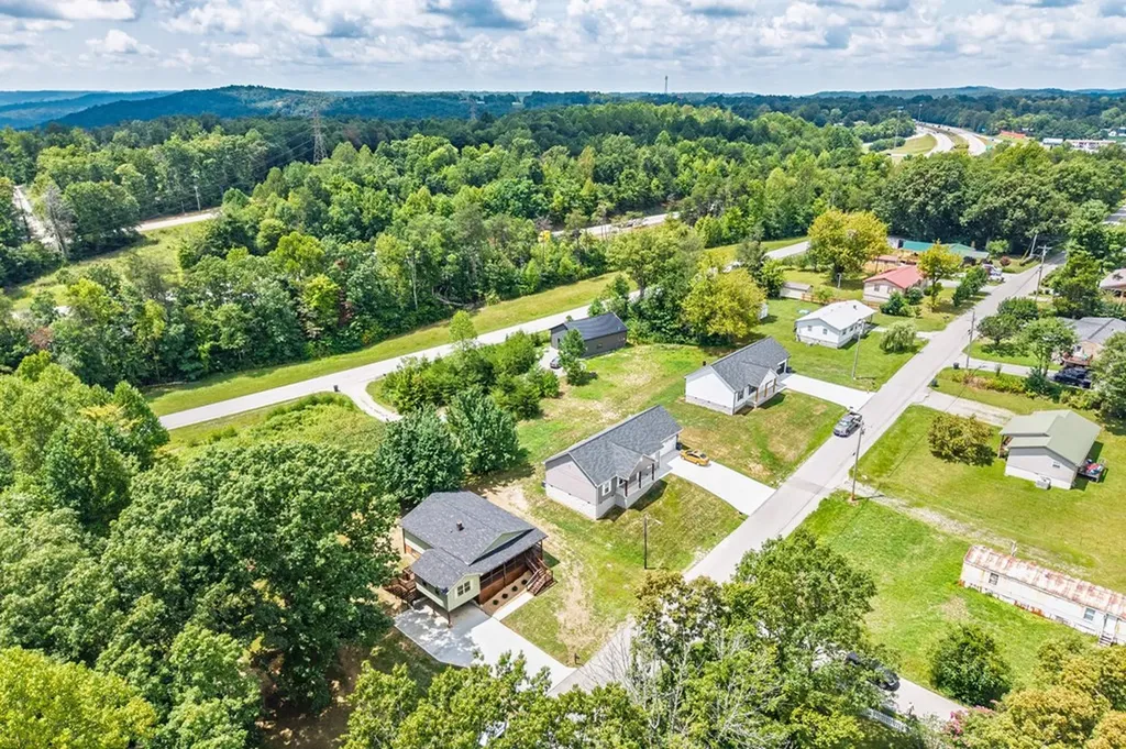 912 Jackson Avenue Monterey TN 38574-1632