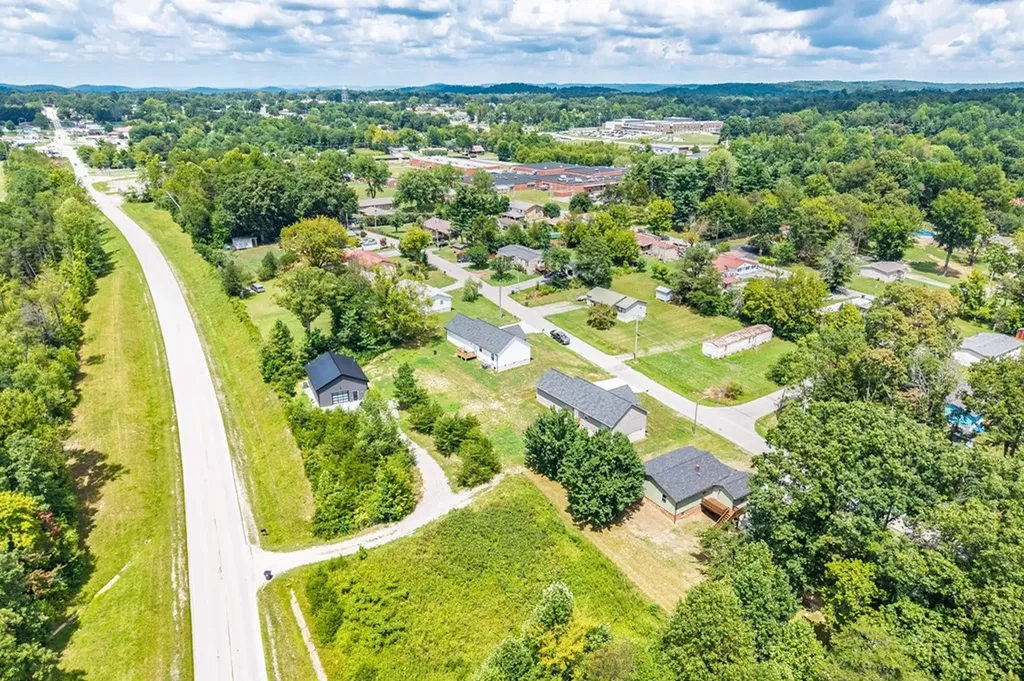 912 Jackson Avenue Monterey TN 38574-1632