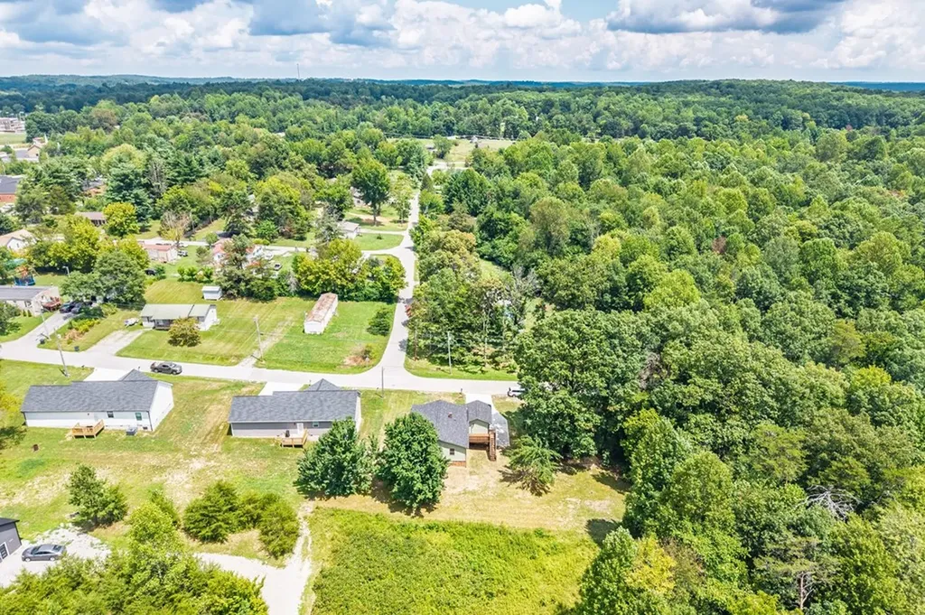 912 Jackson Avenue Monterey TN 38574-1632