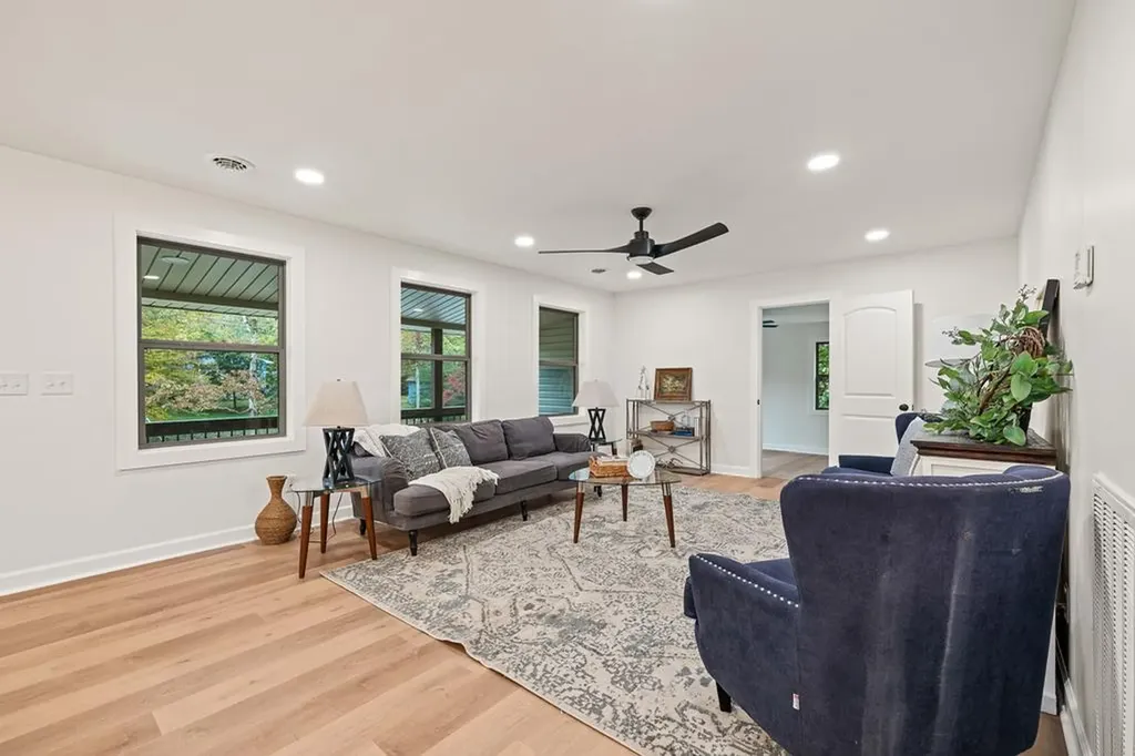 912 Jackson Avenue Monterey TN 38574-1632