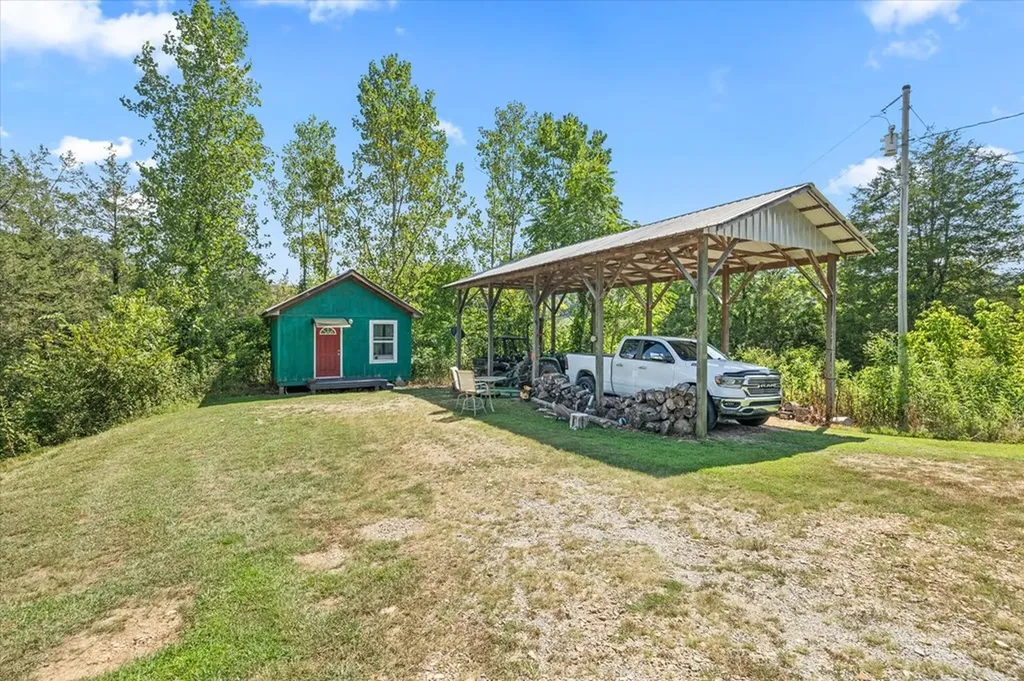 142 Tobe Lane Celina TN 38551