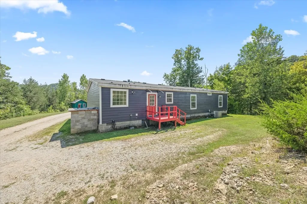 142 Tobe Lane Celina TN 38551