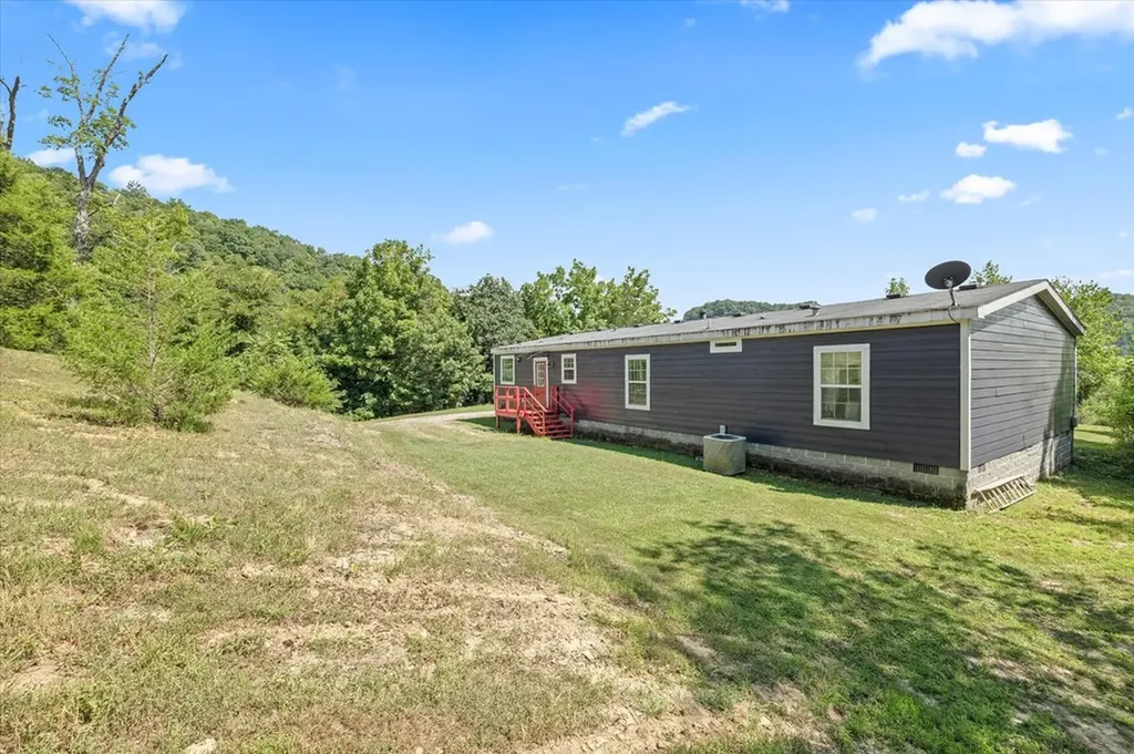 142 Tobe Lane Celina TN 38551