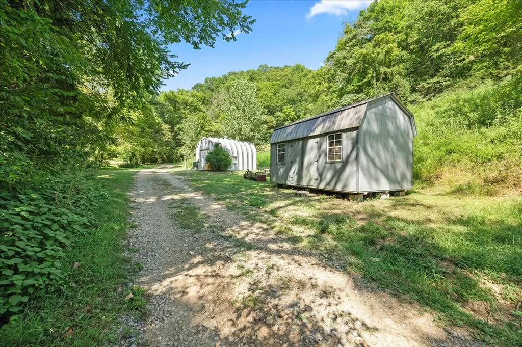 142 Tobe Lane Celina TN 38551