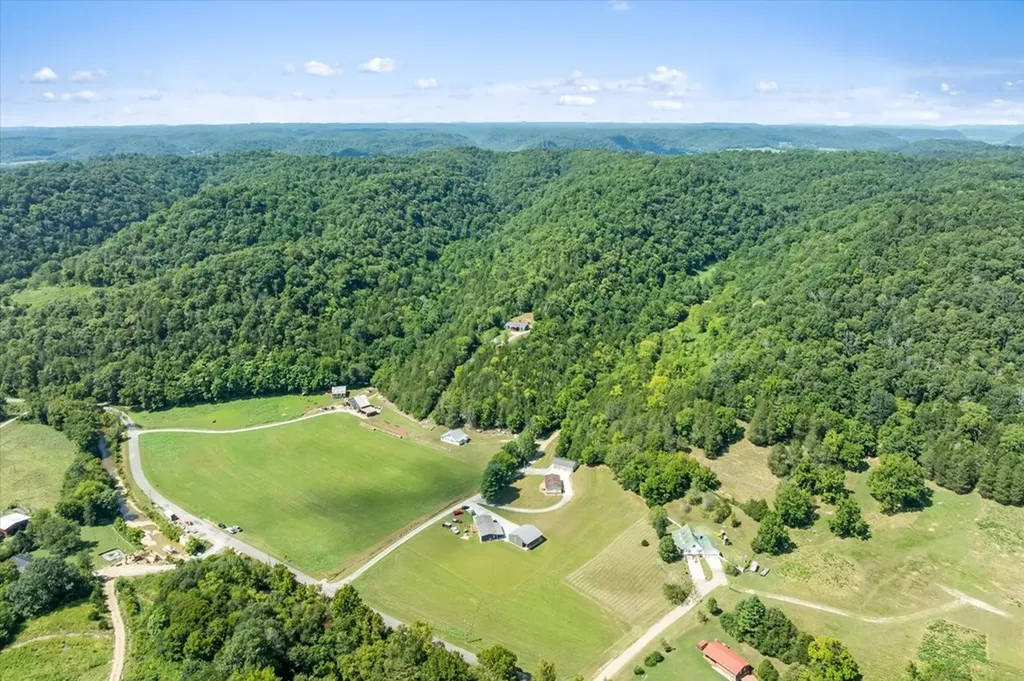 142 Tobe Lane Celina TN 38551