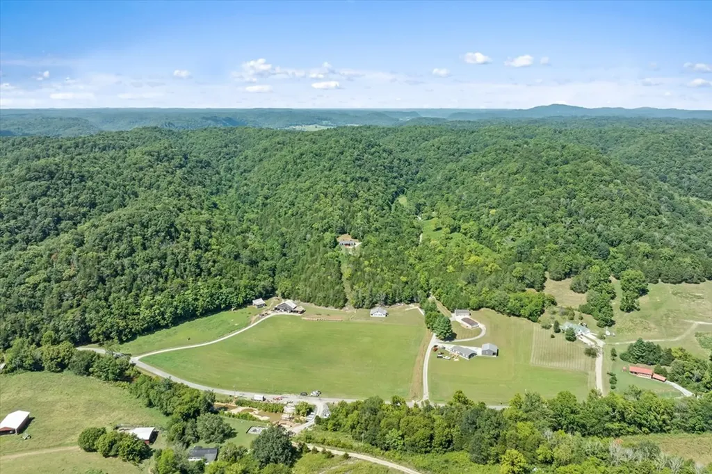 142 Tobe Lane Celina TN 38551