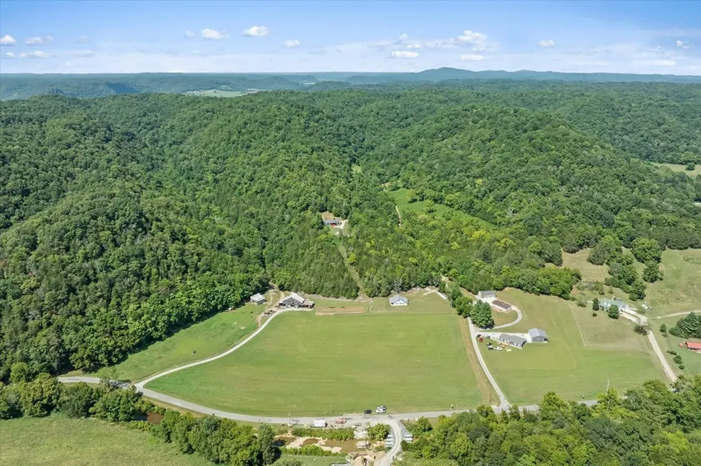 142 Tobe Lane Celina TN 38551