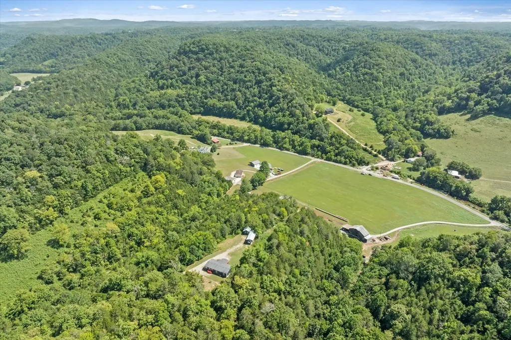 142 Tobe Lane Celina TN 38551