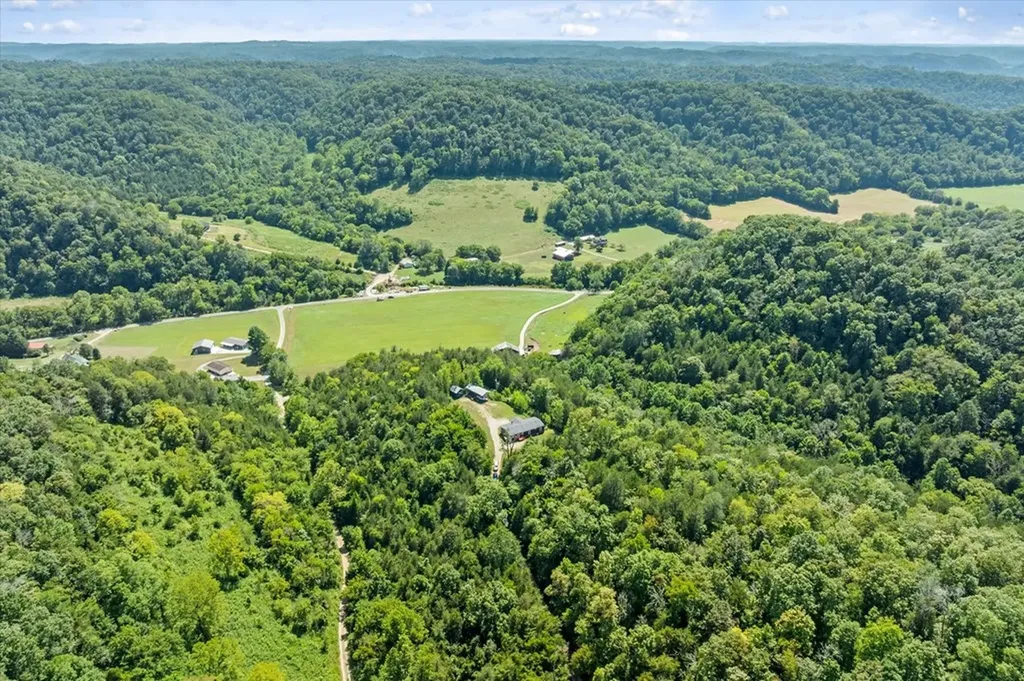 142 Tobe Lane Celina TN 38551
