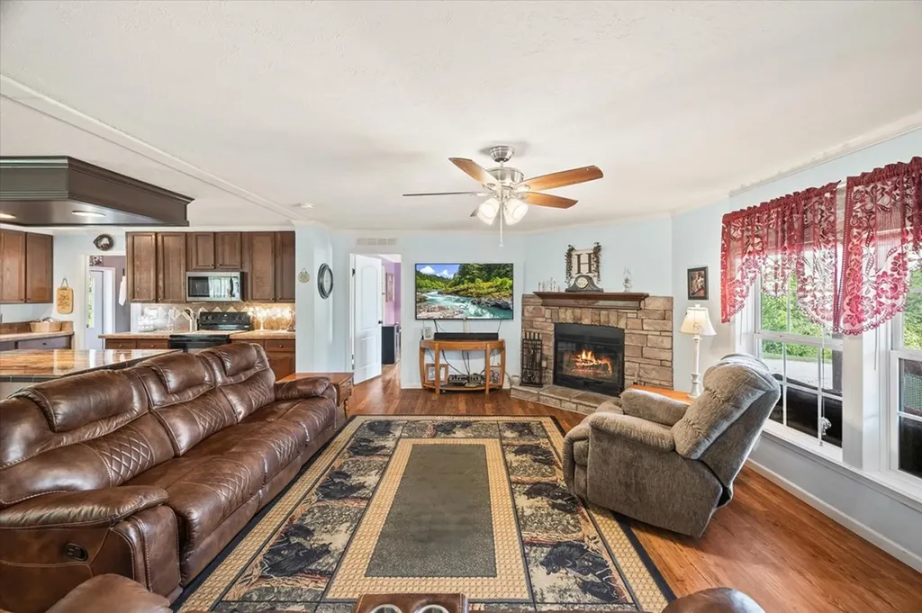 142 Tobe Lane Celina TN 38551