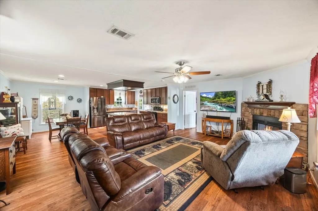 142 Tobe Lane Celina TN 38551