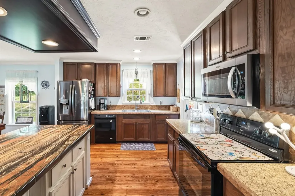 142 Tobe Lane Celina TN 38551