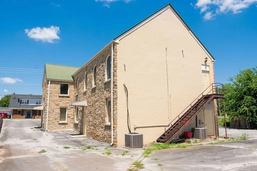 18 North Church Street Sparta TN 38583