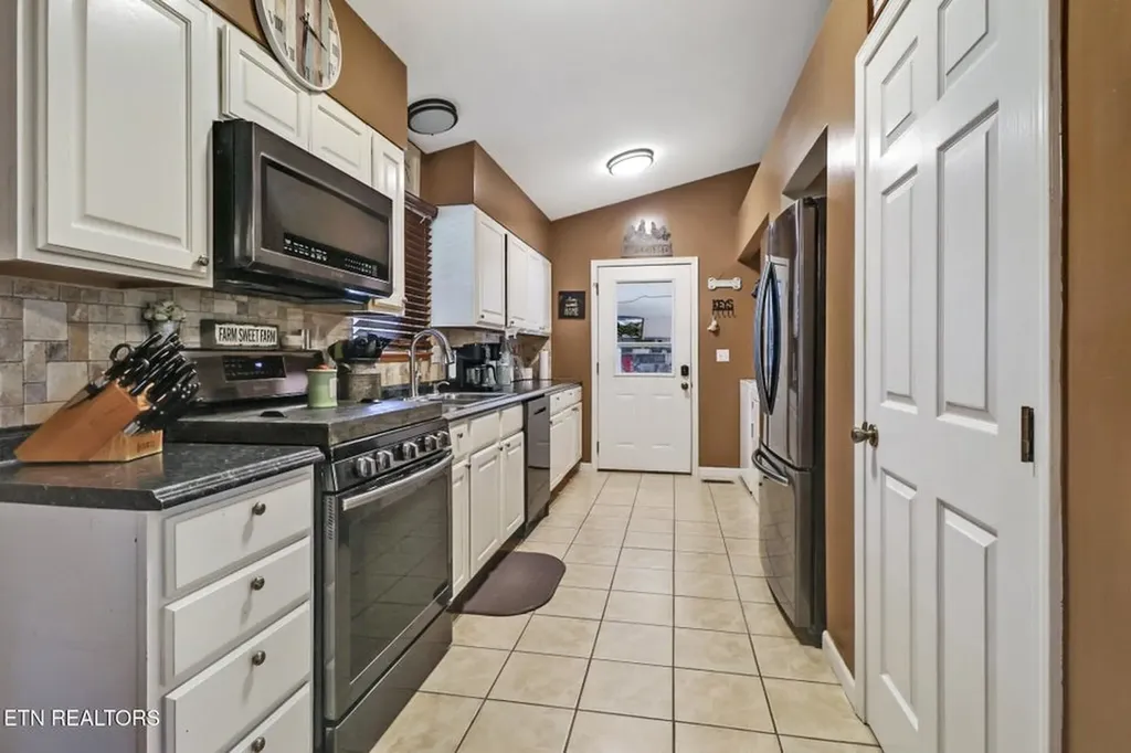 632 Peabody Trail Grimsley TN 38565-5096