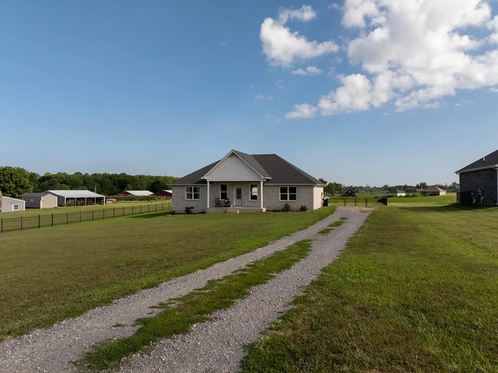 2268 Old Highway 52 Lafayette TN 37083