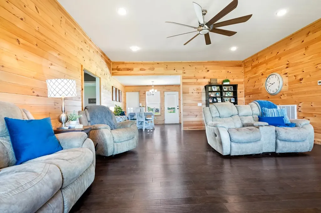 2268 Old Highway 52 Lafayette TN 37083