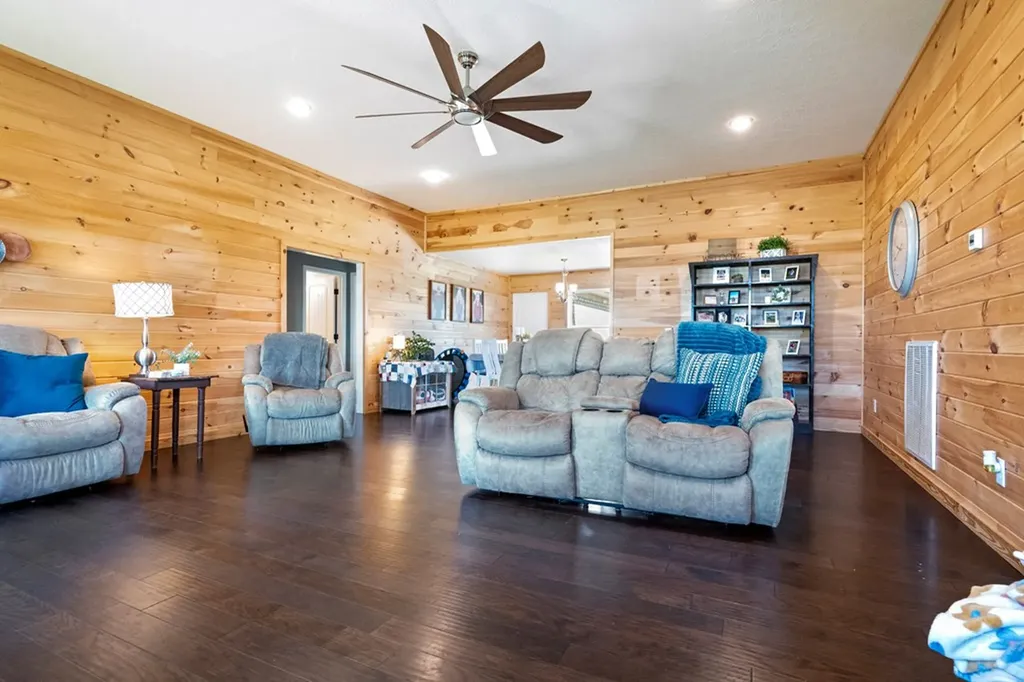 2268 Old Highway 52 Lafayette TN 37083