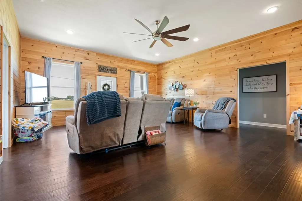 2268 Old Highway 52 Lafayette TN 37083