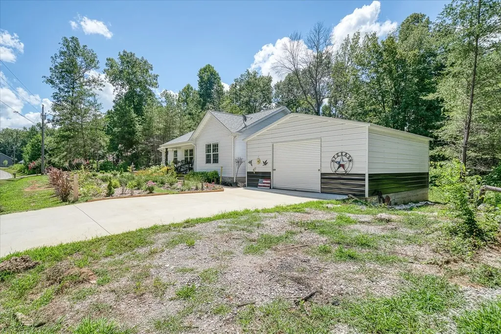 360 Hickory Lane Sparta TN 38583