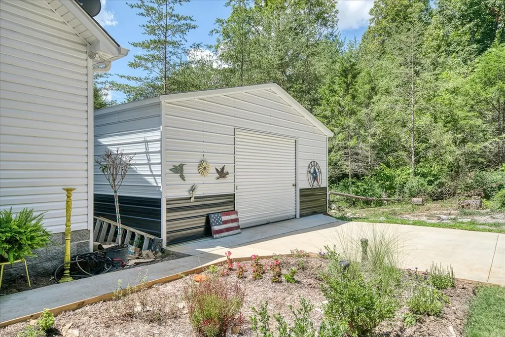 360 Hickory Lane Sparta TN 38583