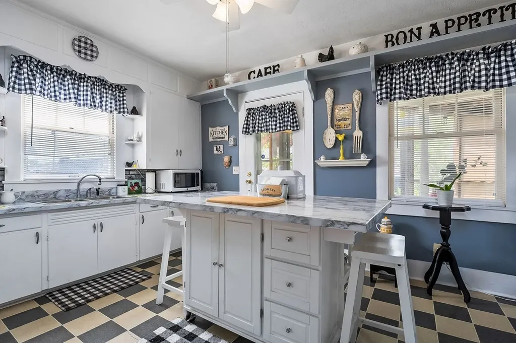 107 N Main Street Sparta TN 38583