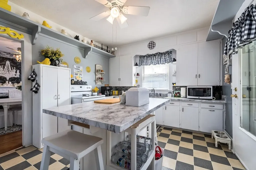 107 N Main Street Sparta TN 38583