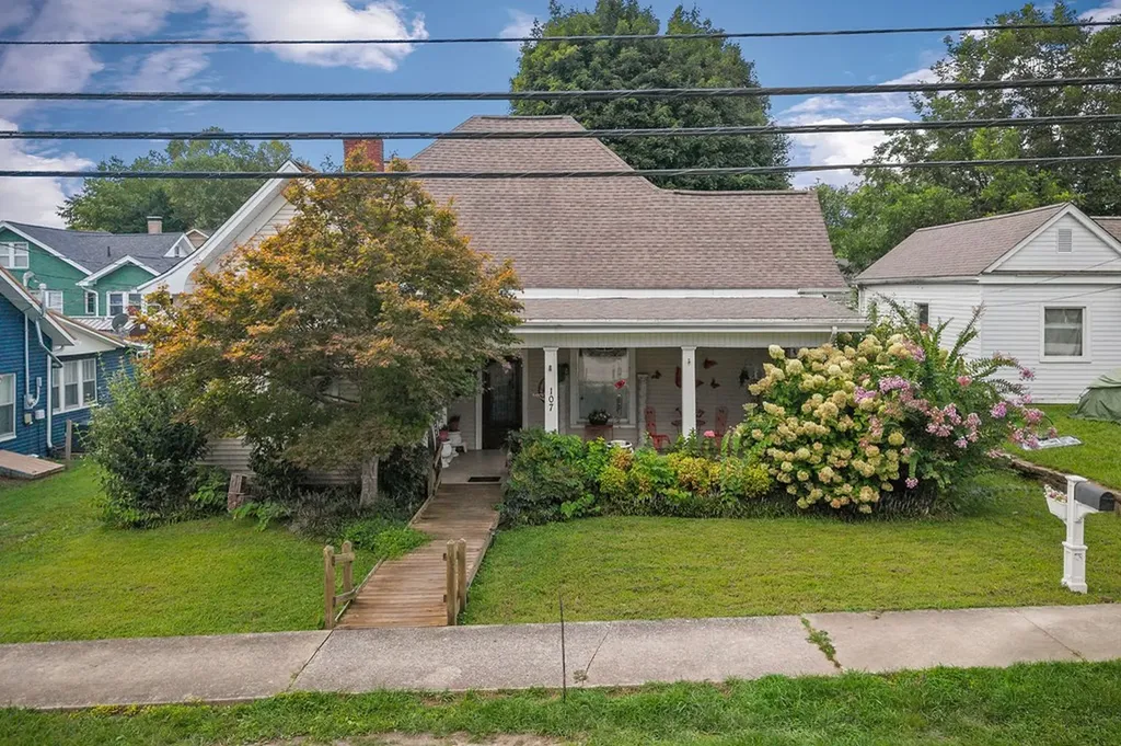 107 N Main Street Sparta TN 38583