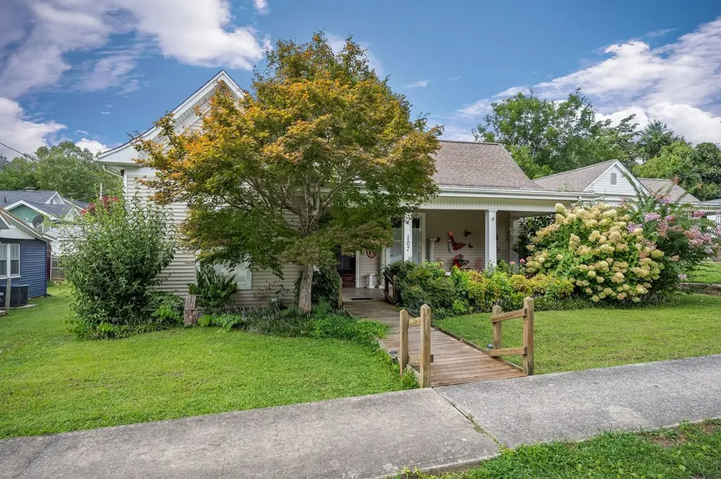 107 N Main Street Sparta TN 38583