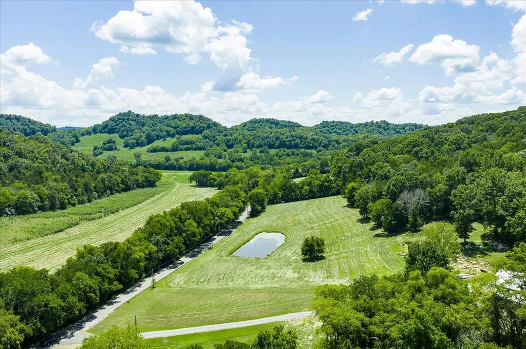 1585 Rock Springs Buffalo Valley TN 38548