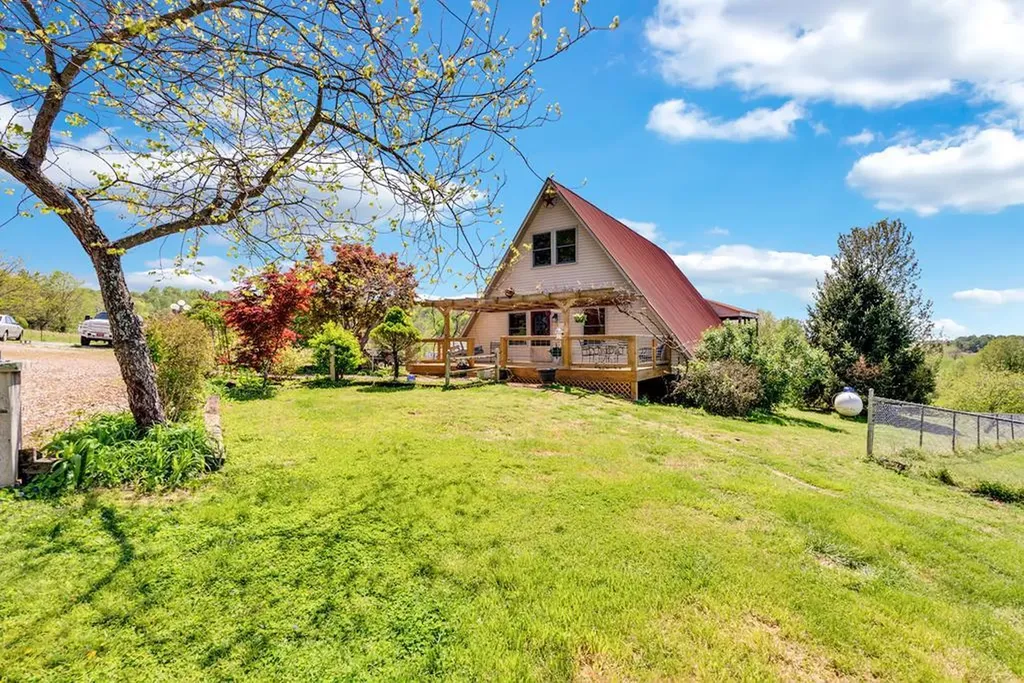 355 Dillon Gribble Road Sparta TN 38583